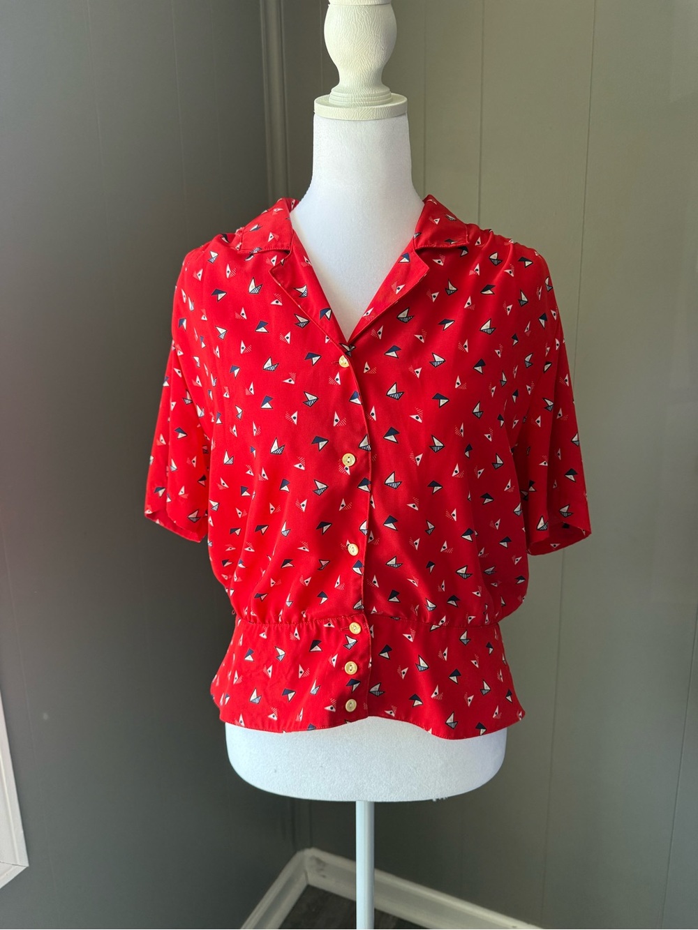 Koret Red Button-Front Short Sleeve Blouse with Notched Collar